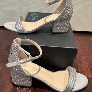 Betsey Johnson Women's SB-MARI Heeled Sandal